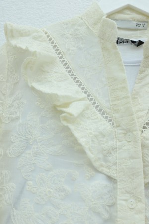 Kolu Ve Yakası Volanlı Brode İşlemeli Vual Gömlek -Bej