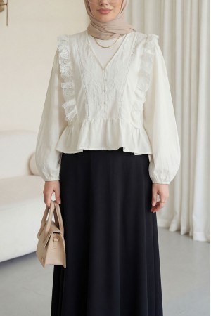 V Yaka Dantel Detaylı Nakışlı Balon Kol Keten Gömlek  -Ekru
