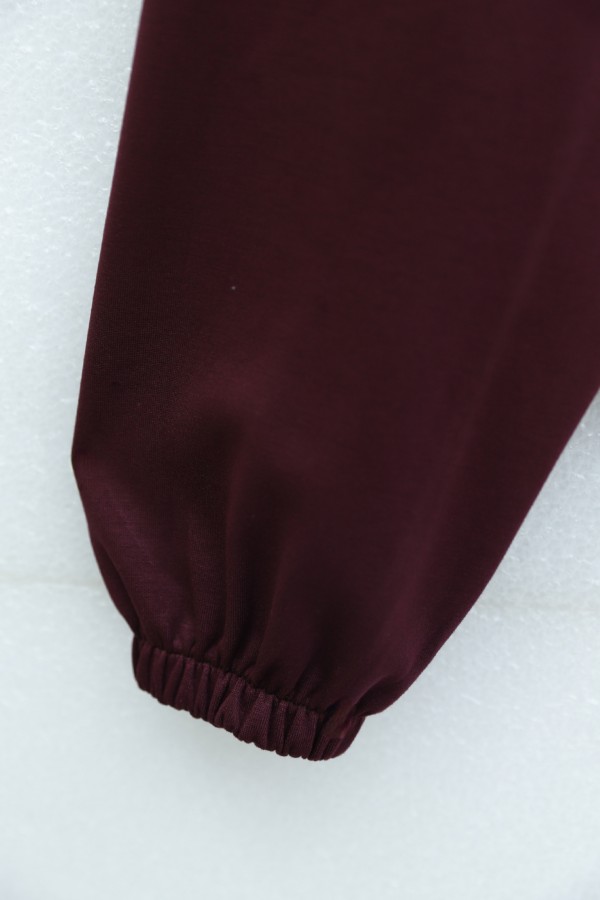 Oysho Set with Zipper, Elastic Waist, Shirt Collar, and Flap Pockets -Maroon