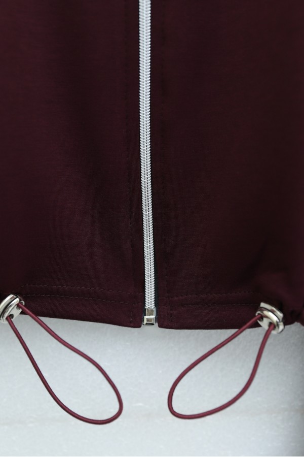 Oysho Set with Zipper, Elastic Waist, Shirt Collar, and Flap Pockets -Maroon
