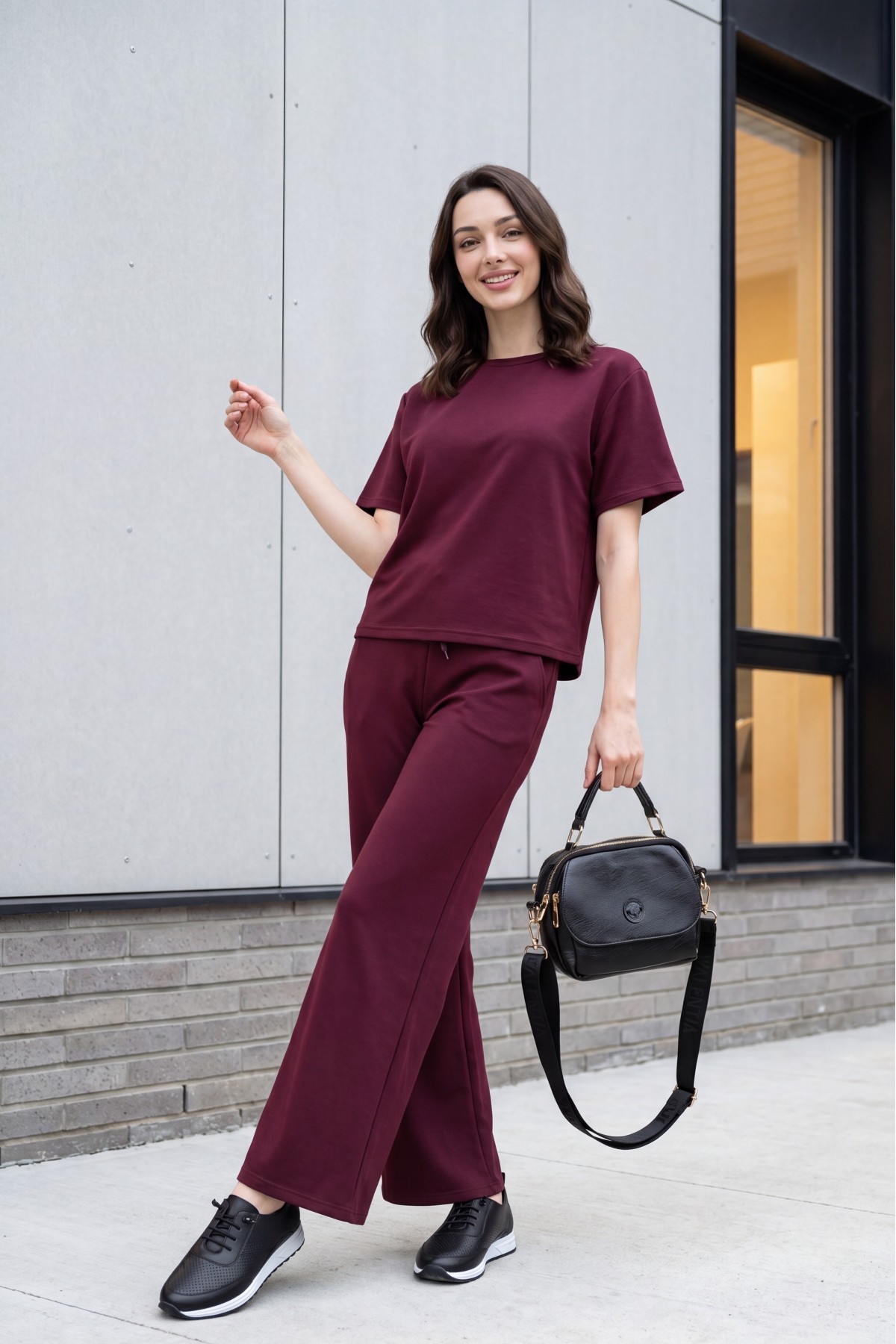 Crew Neck Short Sleeve Trousers with Pockets and Drawstring Waist Oysho Set -Damson