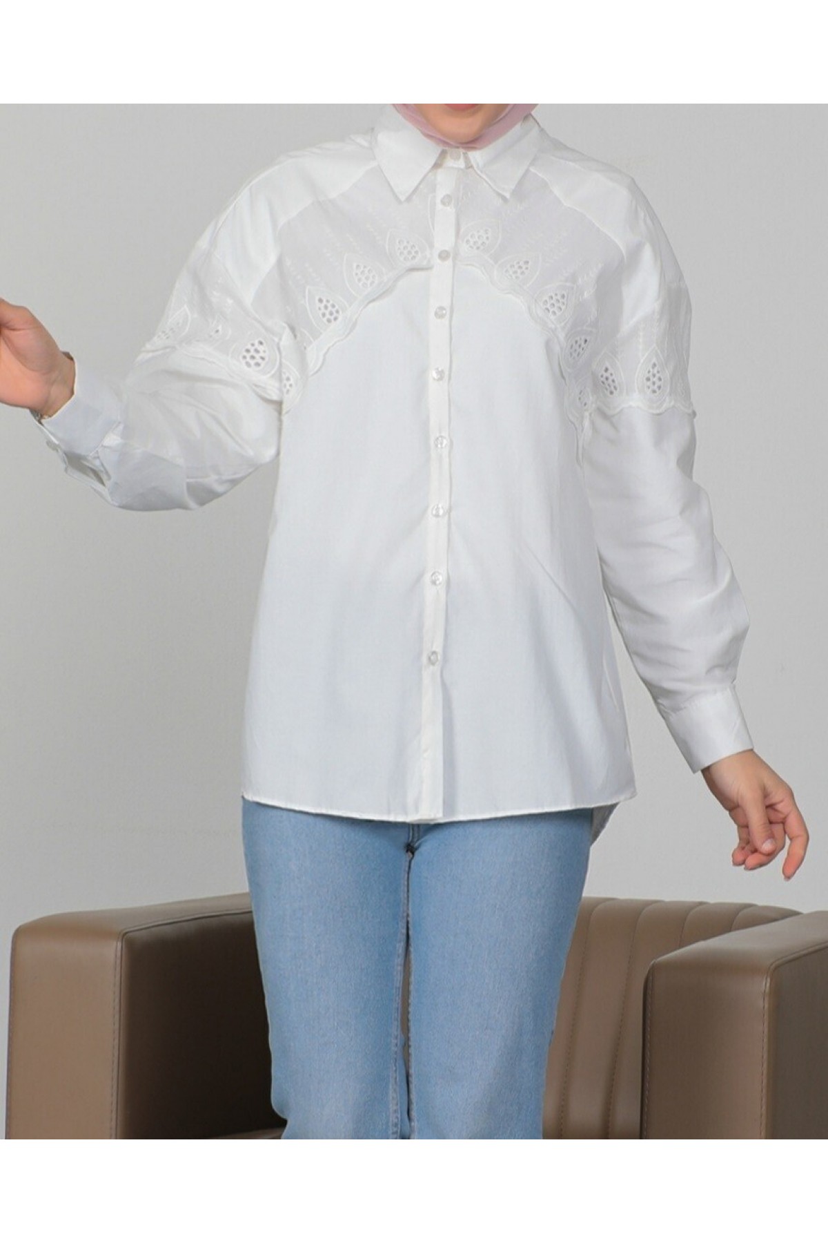 Front and Shoulders Scalloped Back Long Shirt -White