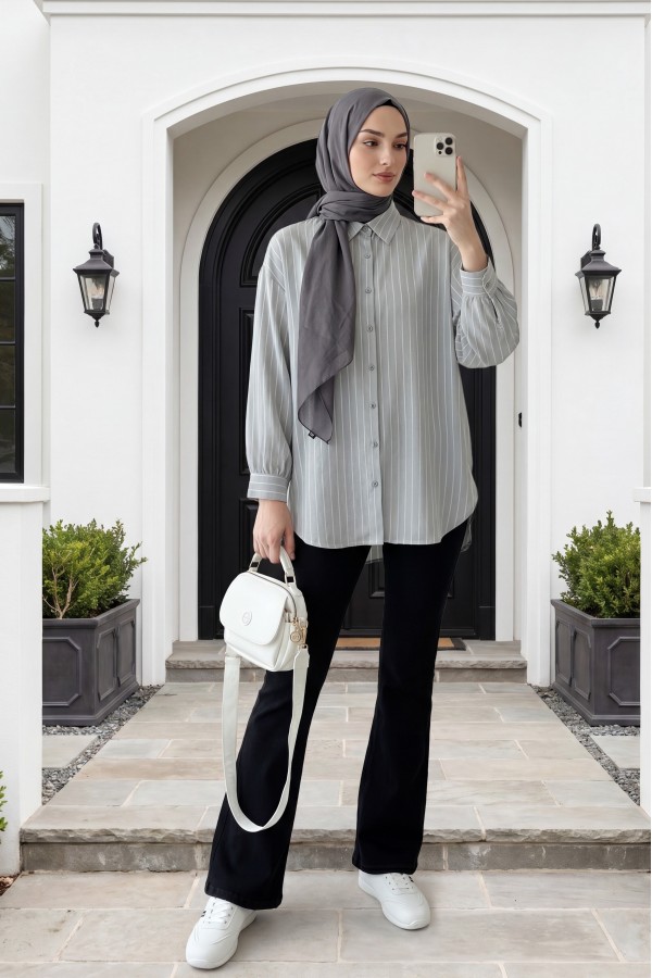 Striped Slit Loose-Fitting Linda Shirt - Light grey