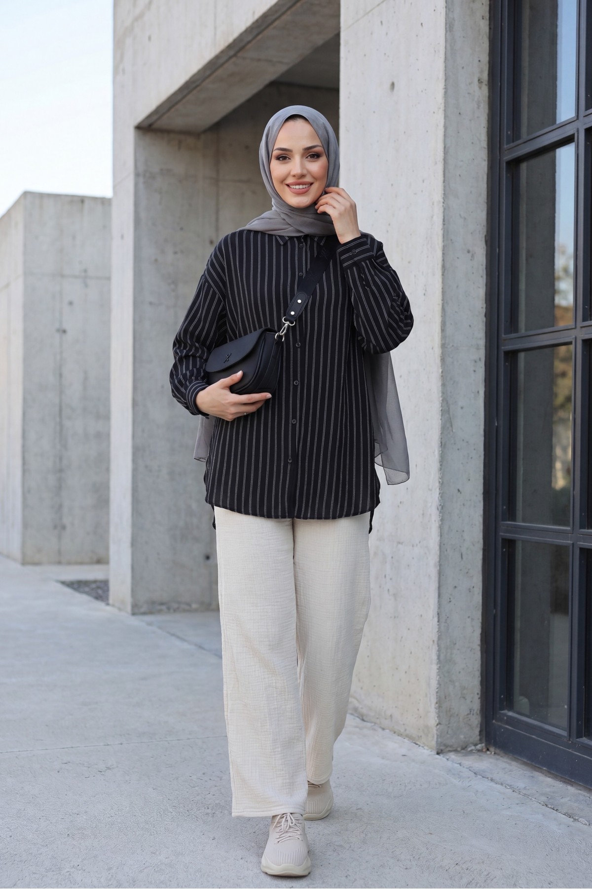 Striped Slit Loose  -Black