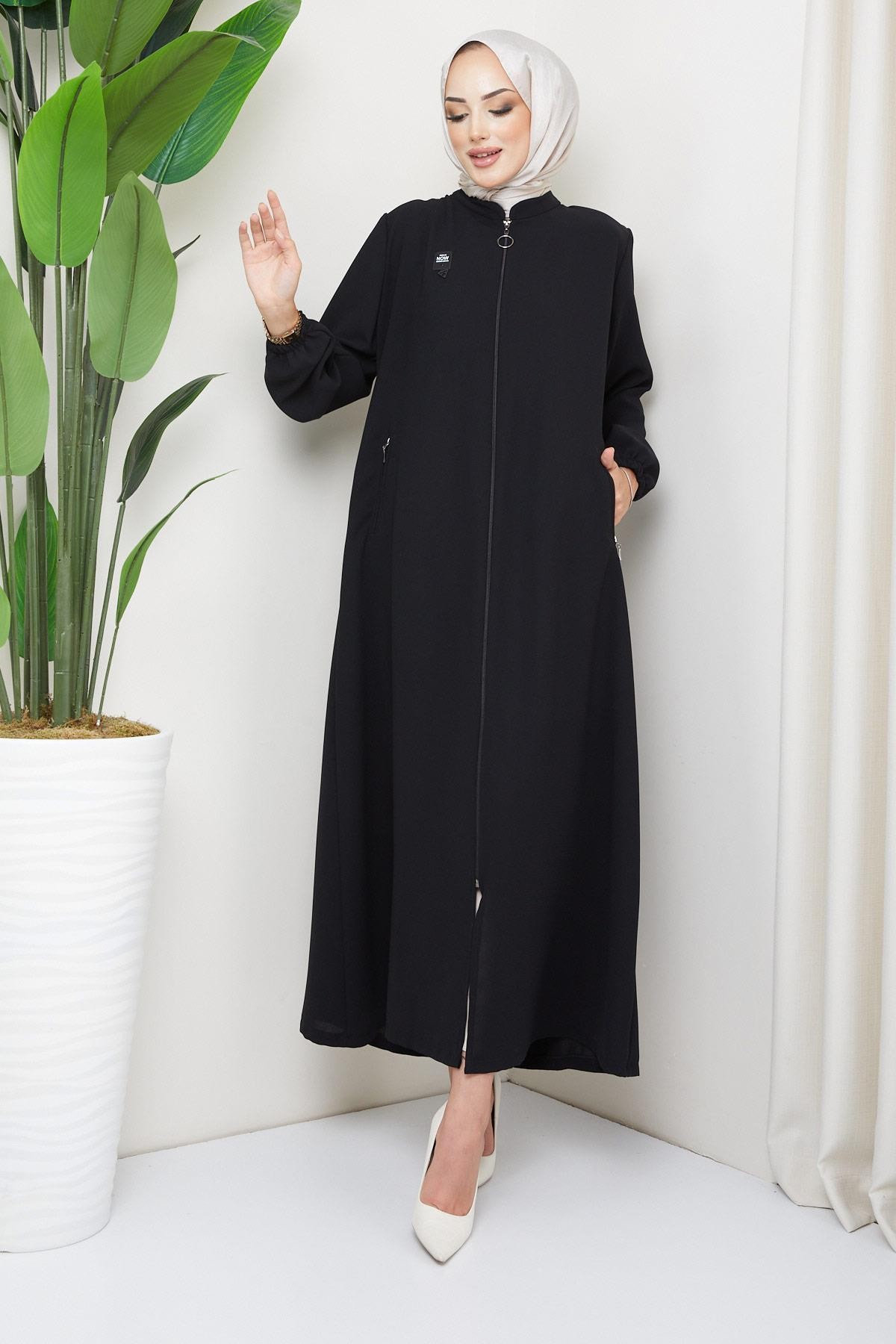 Emblem Detailed Plus Size Abaya Black HM2257 detay görseli