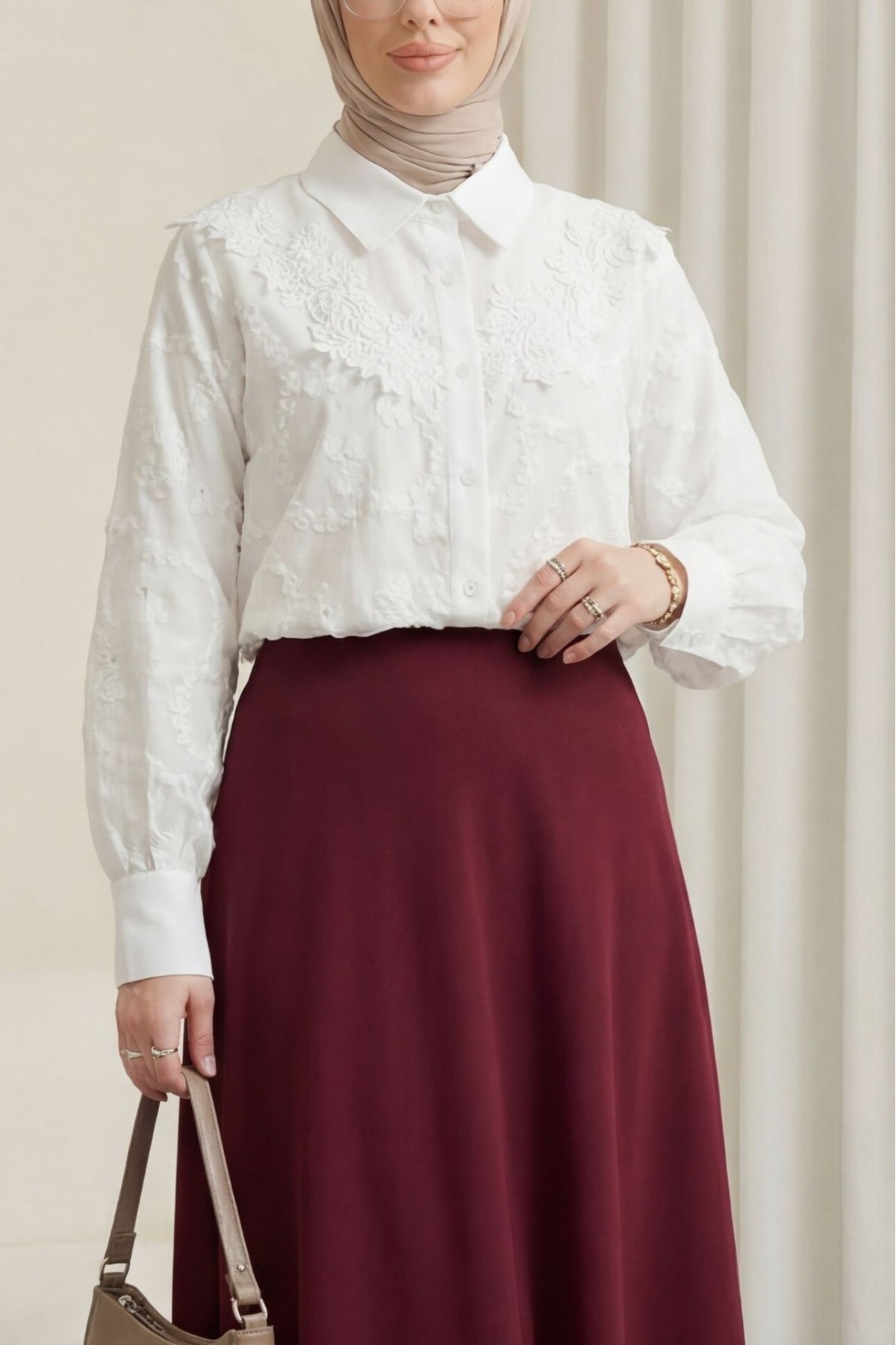 Çiçek Nakışlı Fistolu Düğmeli Mira Gömlek -Beyaz