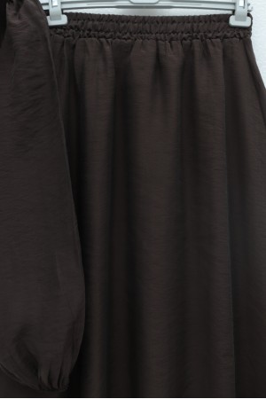 Strawberry-themed set with ruffled front, elasticated sleeves, and lined skirt. -Brown