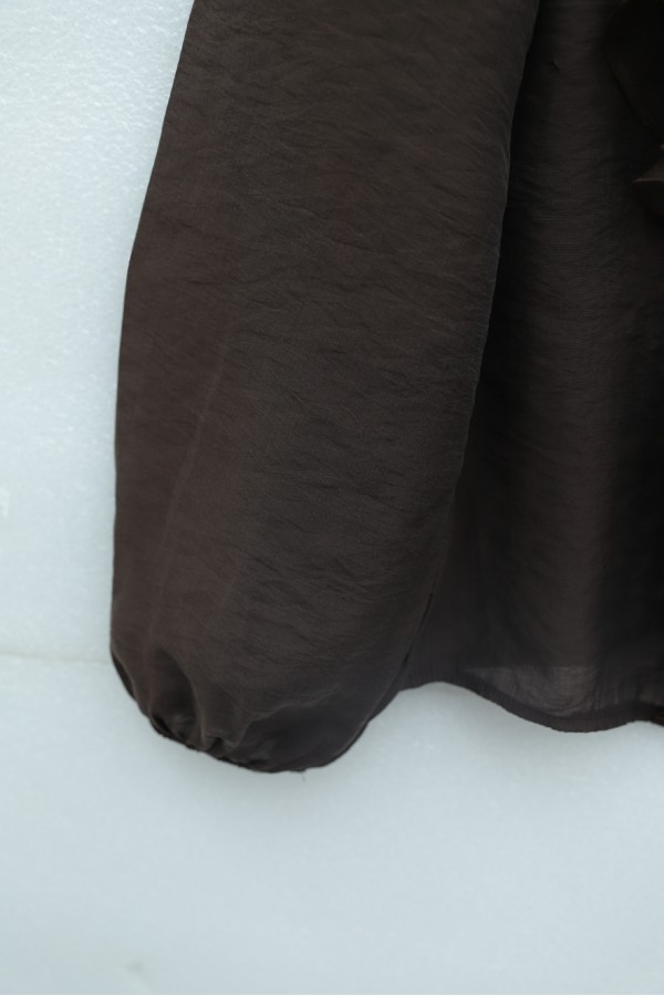 Strawberry-themed set with ruffled front, elasticated sleeves, and lined skirt. -Brown