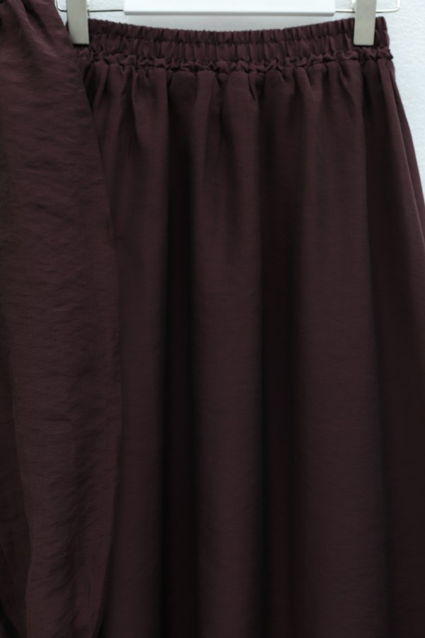 Strawberry-themed set with ruffled front, elasticated sleeves, and lined skirt. -Damson