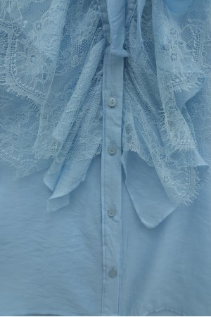 Yakası Bağcıklı Fırfırlı Dantel Detaylı Arkası Uzun Cupra Gömlek  -Bebe Mavi