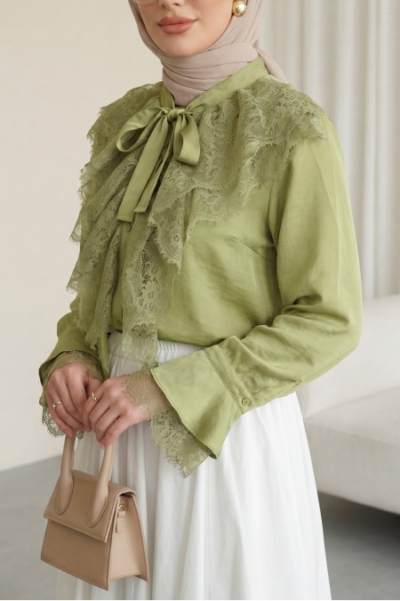 Yakası Bağcıklı Fırfırlı Dantel Detaylı ...