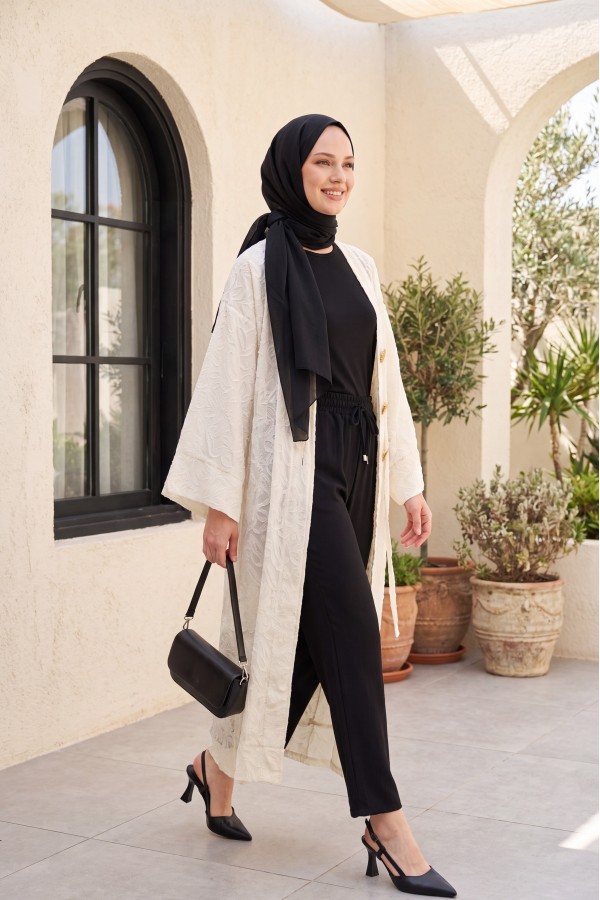 Geniş Kol Bağcıklı Broşlu Jakarlı Uzun Kimono -Ekru