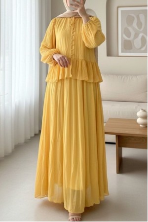 Yakası Fırfırlı Düğmeli Şifon Kraş Etekli Takım -Sarı