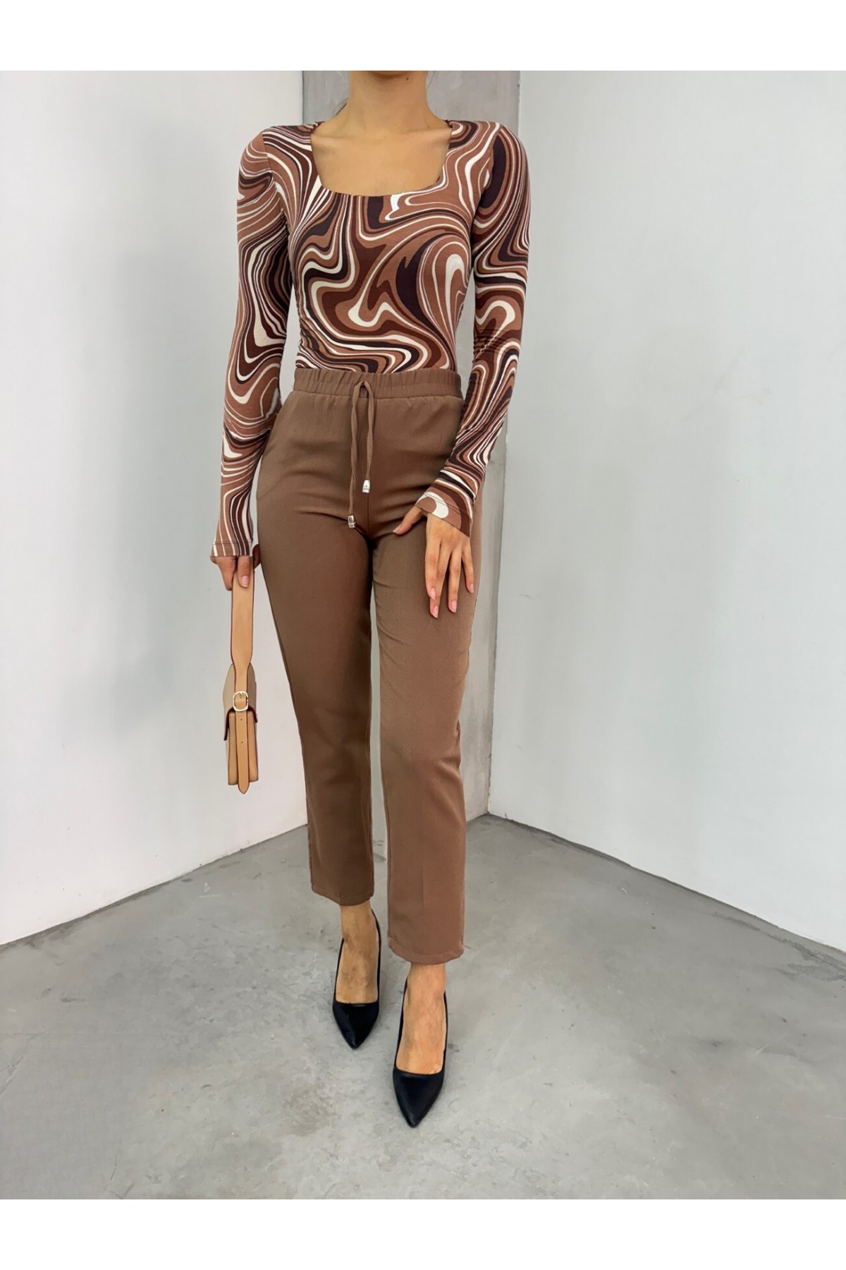 Double Pocket Elastic Waist Lace Detail Trousers -Mink color detay görseli