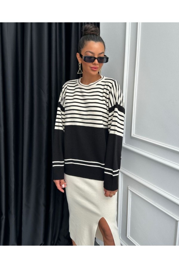 Crew Neck Striped Skirt Knitwear Set -Cream color