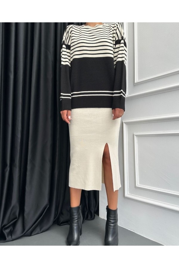 Crew Neck Striped Skirt Knitwear Set -Cream color