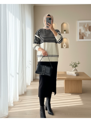 Bisiklet Yaka Çizgili Etekli Triko Takım  -Siyah