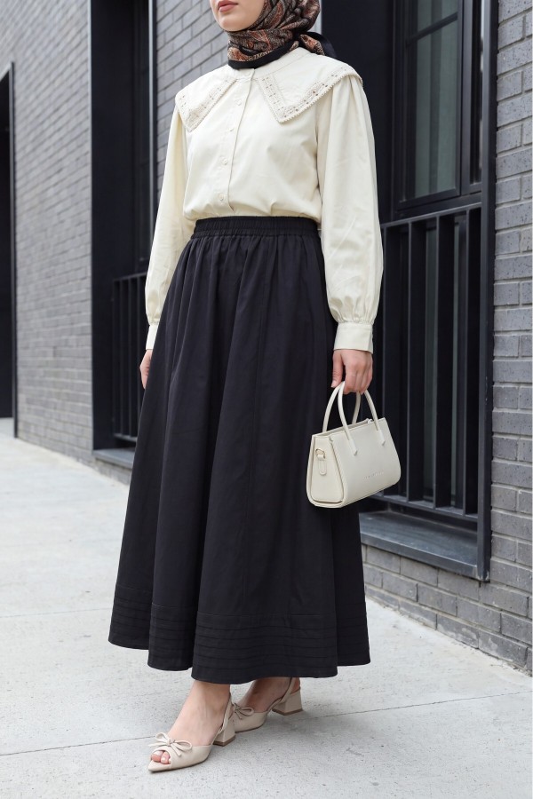 Skirt with Elastic Waist, Pockets and Stitching Details    -Black