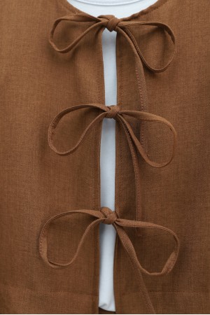 Linen Suit with Elastic Waist and Lace       -Snuff