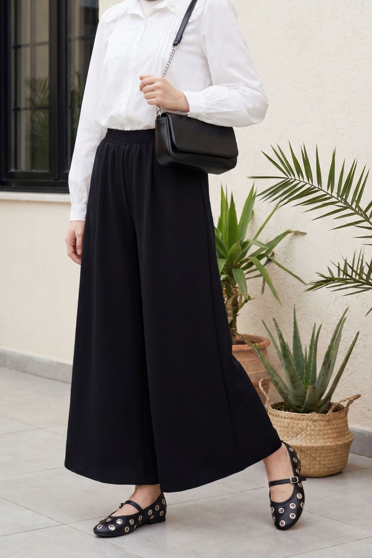 Modal Skirt Pants with Elastic Waist and Pockets -Black