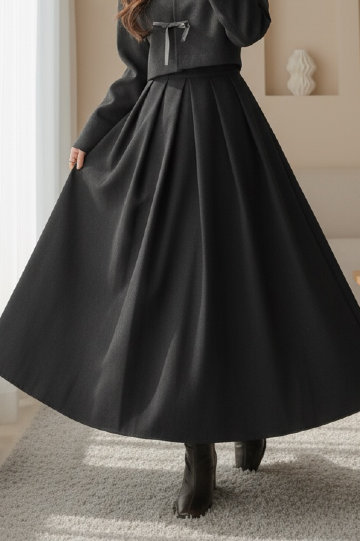 Pleated Zippered Cashmere Skirt -Black