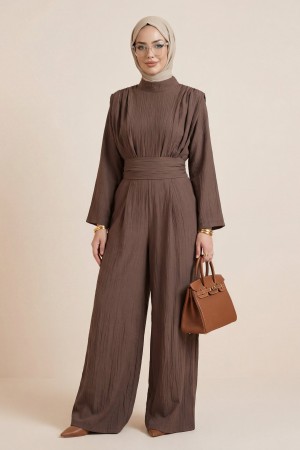 Dik Yaka Pilise Detaylı Cepli Kemerli Çilek Tulum -Kahve