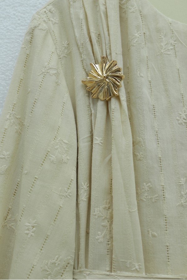 Double-layered front, belted brooch detail, lined linen dress - Beige