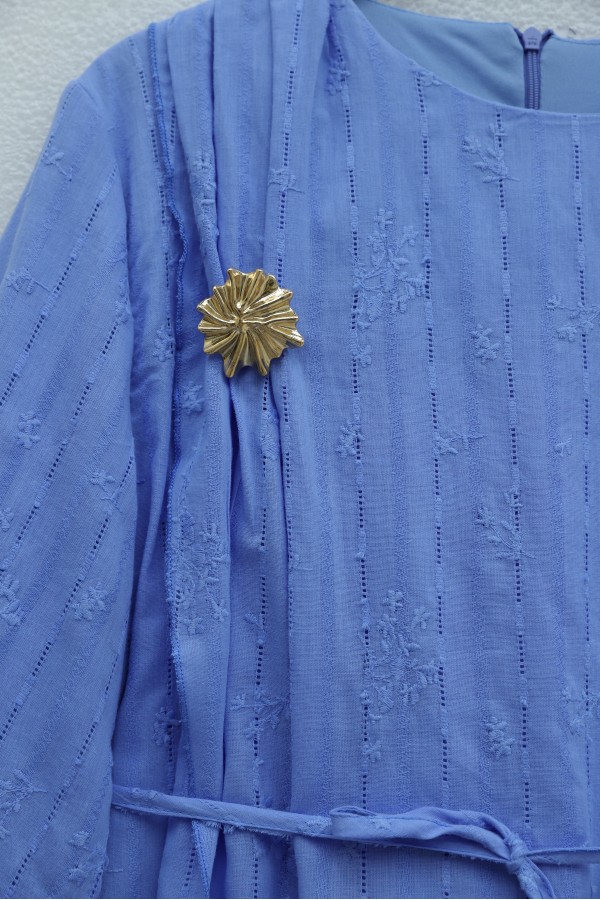 Double-layered front, belted brooch detail, lined linen dress -Blue