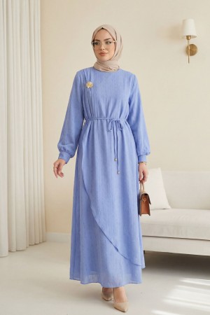 فستان من الكتان مبطن، ذو طبقتين أماميتين، مزين ببروش وحزام.-أزرق