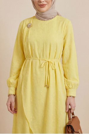 Önü Çift Kat Belden Bağlamalı Broşlu Astarlı Keten Elbise -Sarı
