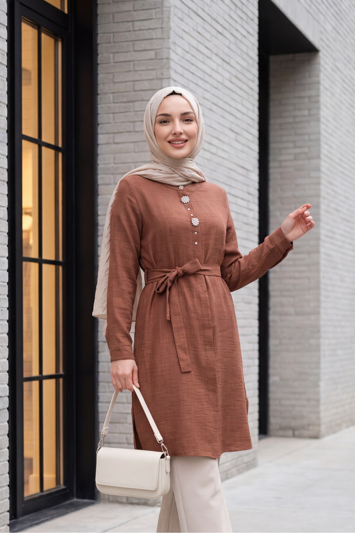 Taş İşlemeli Boydan Düğmeli Kuşaklı Keten Görünümlü Uzun Tunik -K. Kahve