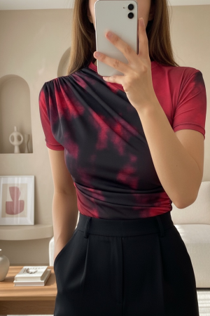 بلوزة بطباعة الباتيك على الخصر والكتف   -أحمر