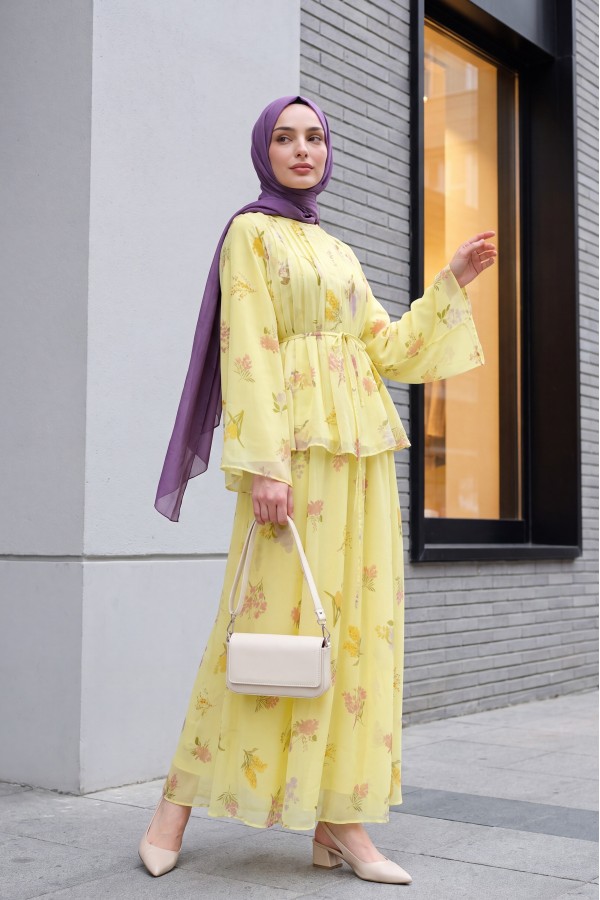 Spanish-style chiffon set with lined sleeves, belt, and floral skirt. -Yellow