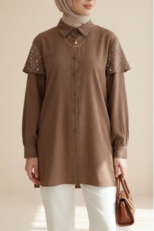 Omuzu Taş Detaylı Yırtmaçlı Düğmeli Cupra Gömlek -Kahve