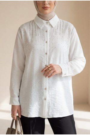 Derin Vual Omzu Dizme Taş Detaylı Düğmeli Gömlek -Beyaz
