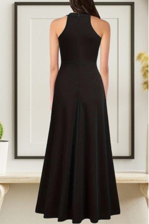 فستان سهرة نسائي طويل من الكريب المستورد بفتحة رقبة عميقة وتفاصيل فتحة عميقة