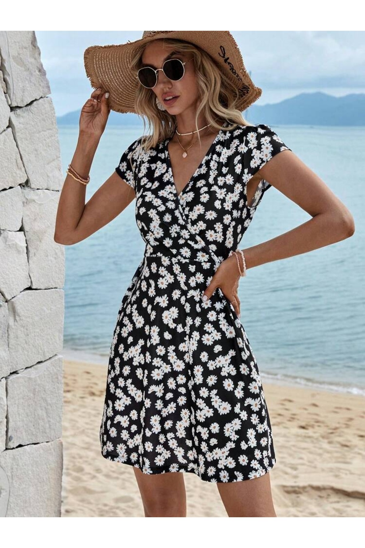 Women's Short Sleeve Double Breasted Daisy Printed Crepe Dress