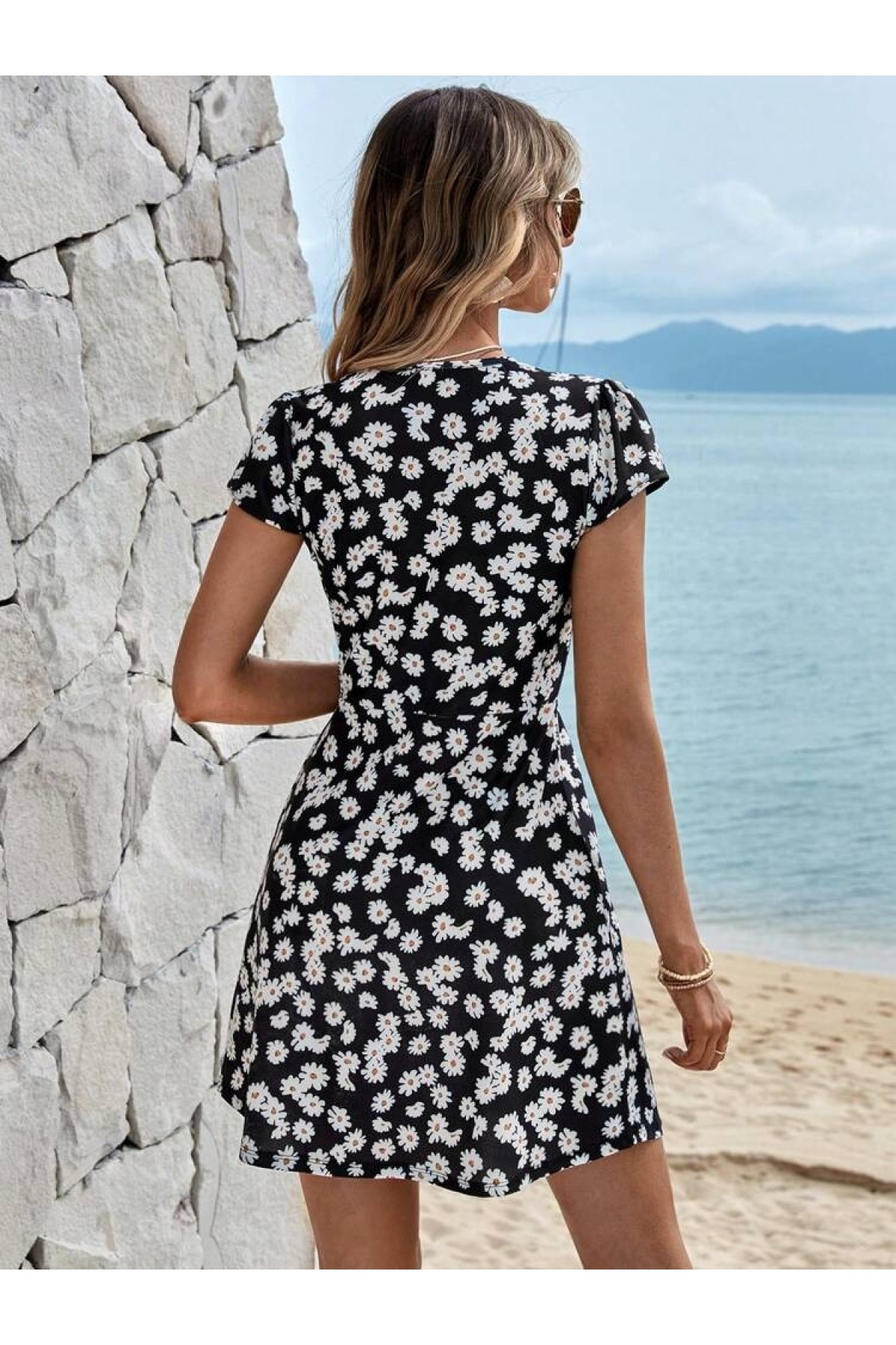 Women's Short Sleeve Double Breasted Daisy Printed Crepe Dress