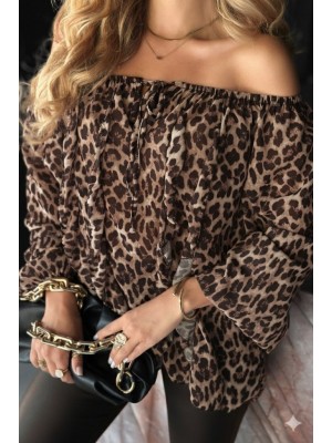 بلوزة شيفون نسائية بتفاصيل نقشة جلد النمر وياقة مادونا