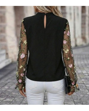 بلوزة نسائية طويلة الأكمام بياقة نصف مدورة وتفاصيل من التول، مصنوعة من الكريب المستورد