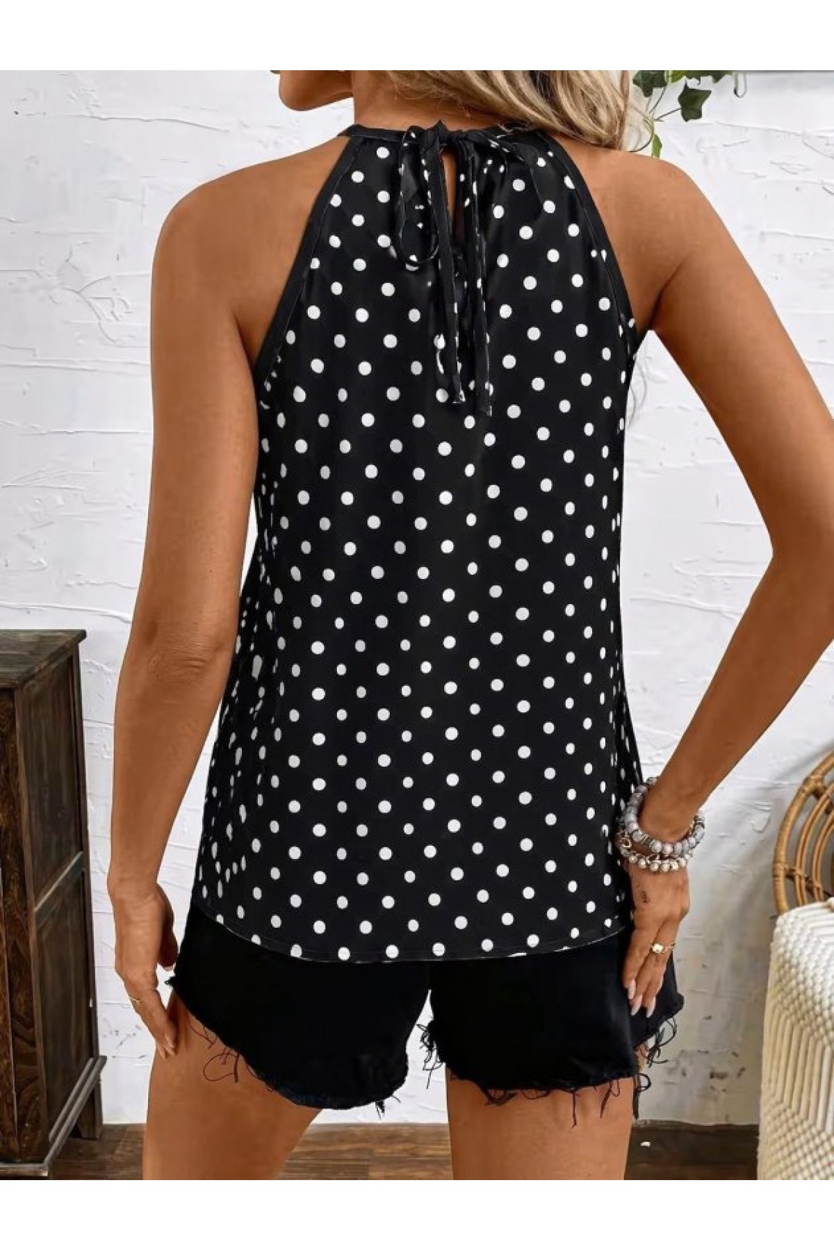Women's Sleeveless Leopard Supreme Blouse with Neckline Detail