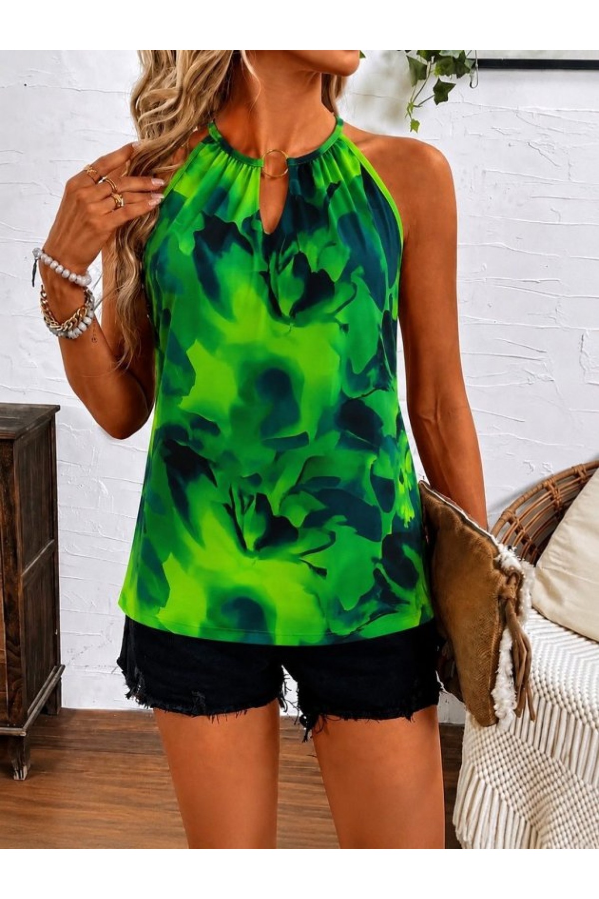 Women's Sleeveless Leopard Supreme Blouse with Neckline Detail