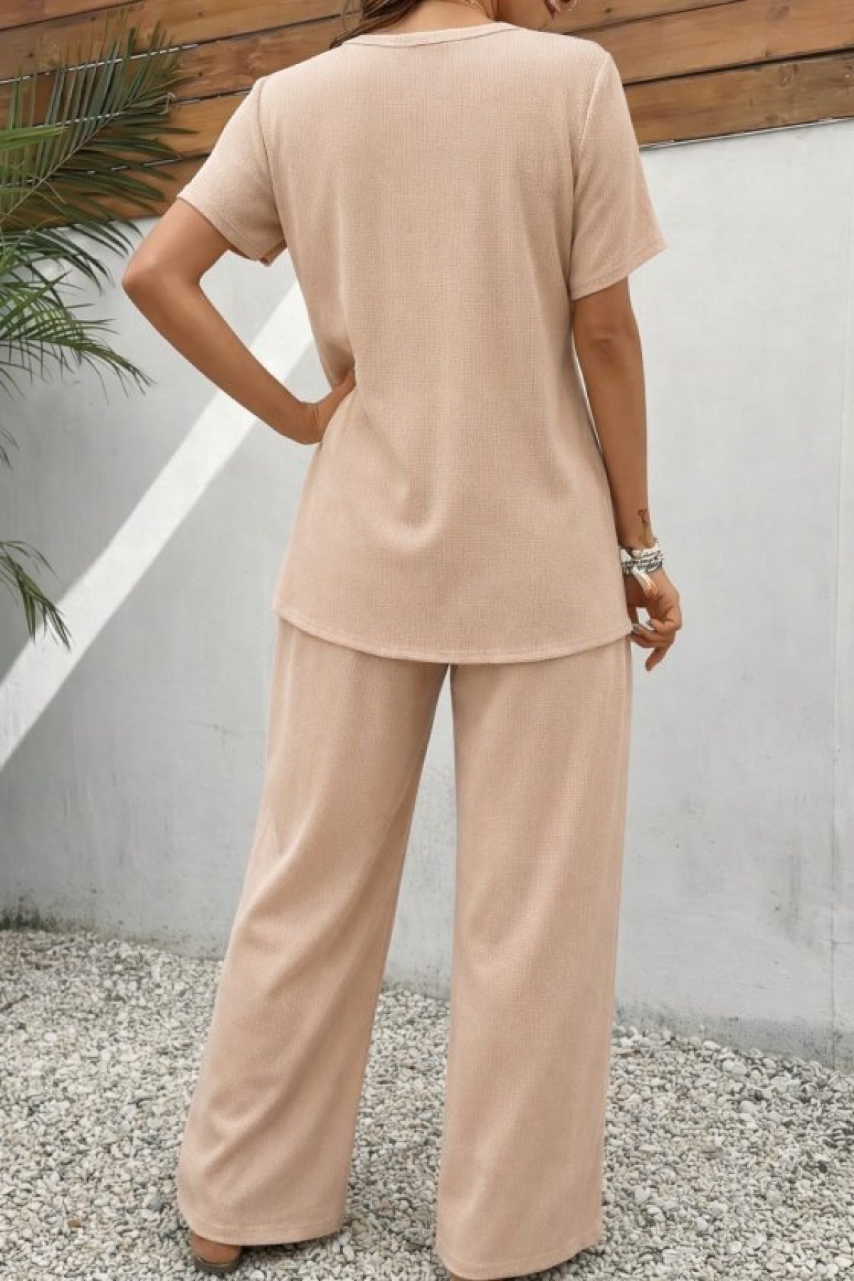 Women's Short-Sleeved Crew Neck Asymmetrical Cut Detail Crinkle Fabric Blouse and Pants Two-Piece Set