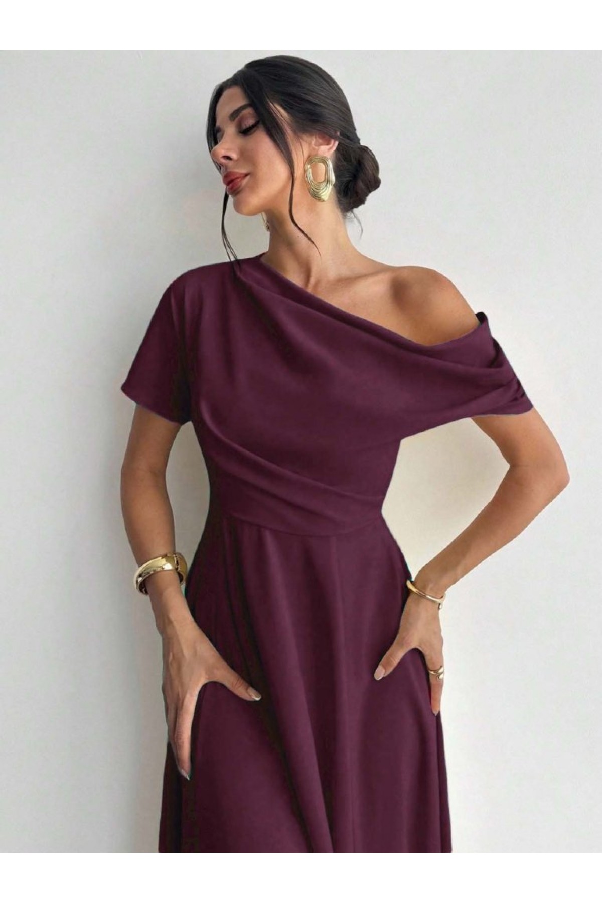 Women's Off-Shoulder Short-Sleeved Pleated Long Shimmering Crepe Dress