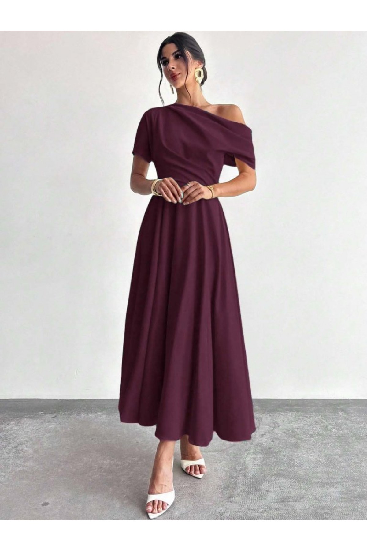 Women's Off-Shoulder Short-Sleeved Pleated Long Shimmering Crepe Dress