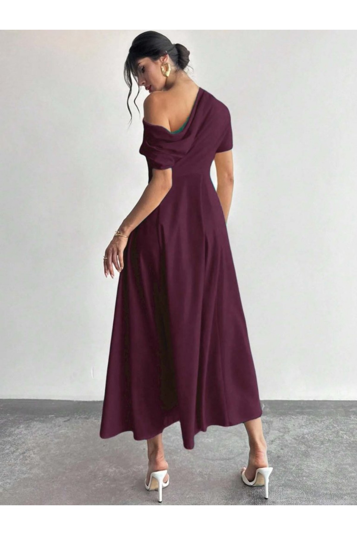 Women's Off-Shoulder Short-Sleeved Pleated Long Shimmering Crepe Dress