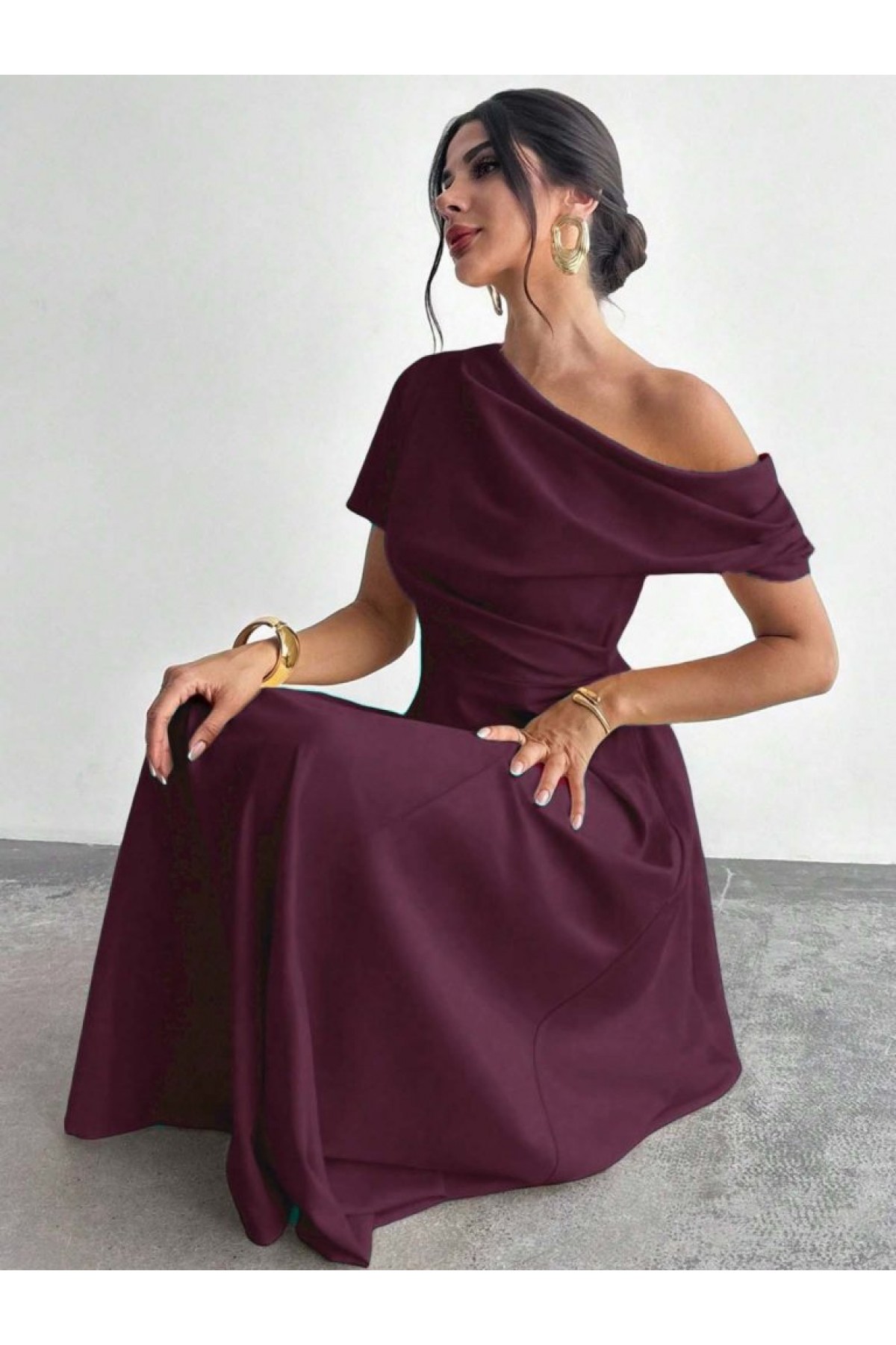 Women's Off-Shoulder Short-Sleeved Pleated Long Shimmering Crepe Dress