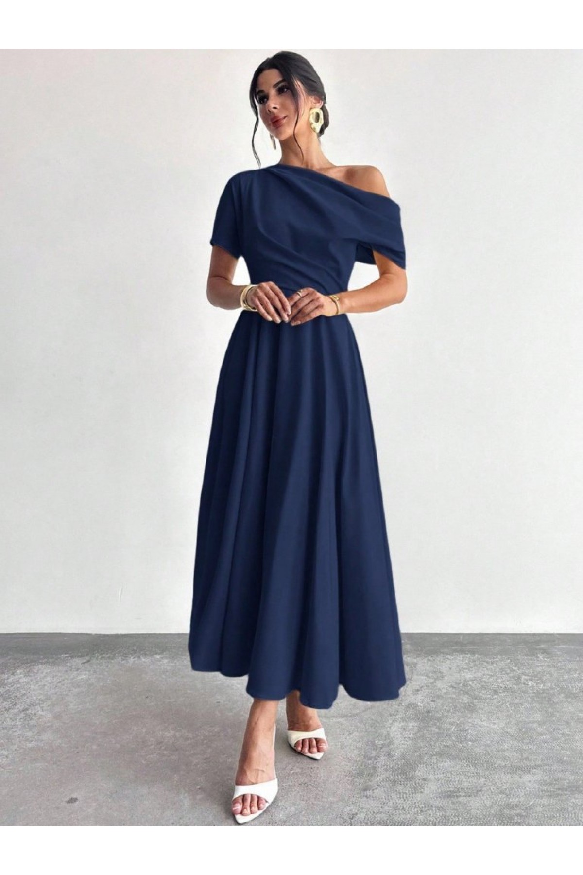 Women's Off-Shoulder Short-Sleeved Pleated Long Shimmering Crepe Dress