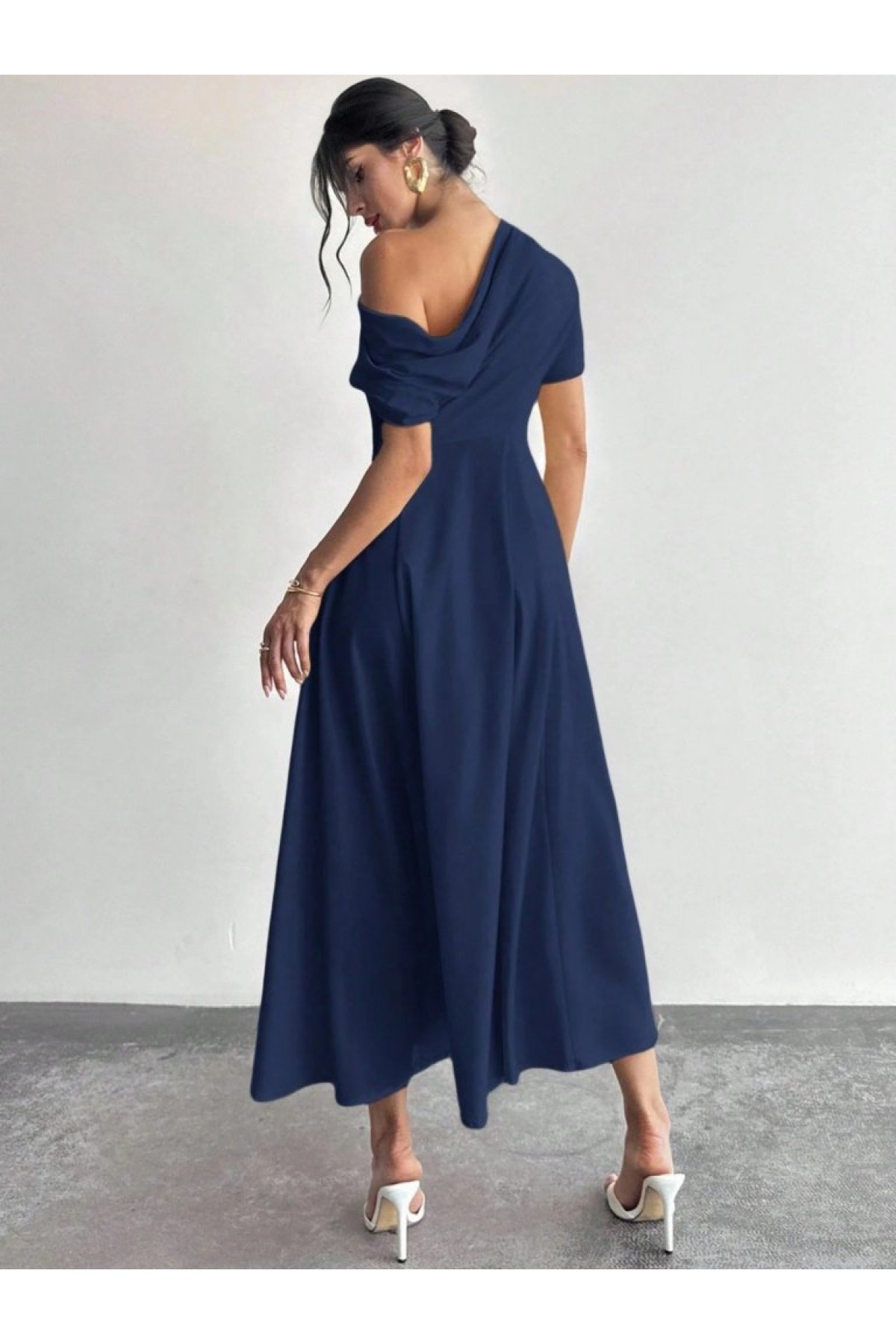 Women's Off-Shoulder Short-Sleeved Pleated Long Shimmering Crepe Dress