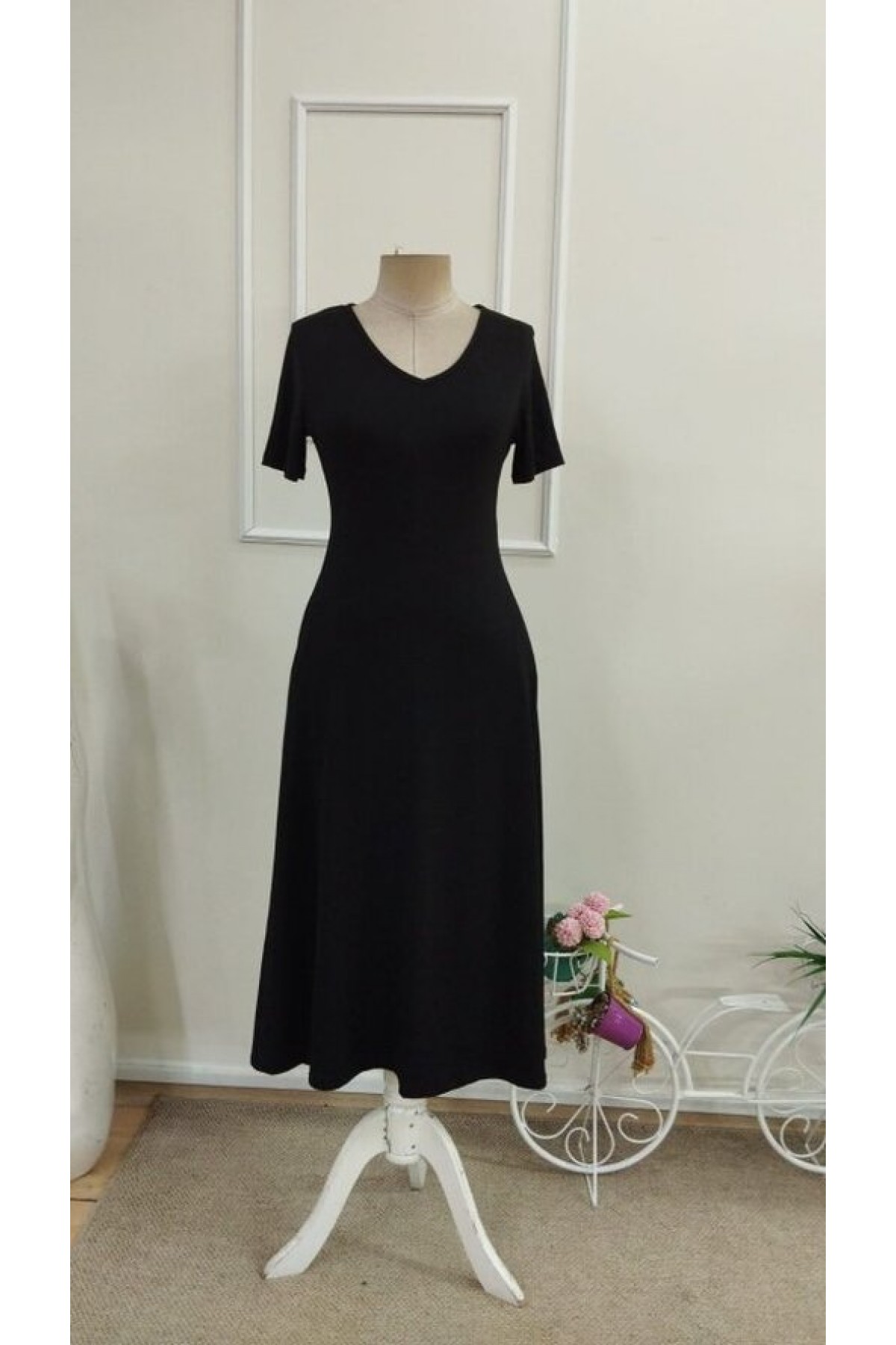Women's Short-Sleeved V-Neck Midi Viscose Dress with Pockets